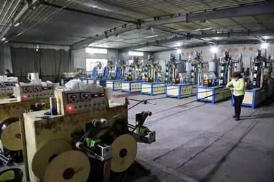 六十三團涉農企業開足馬力忙生產，旅客票務代理業務同步推進